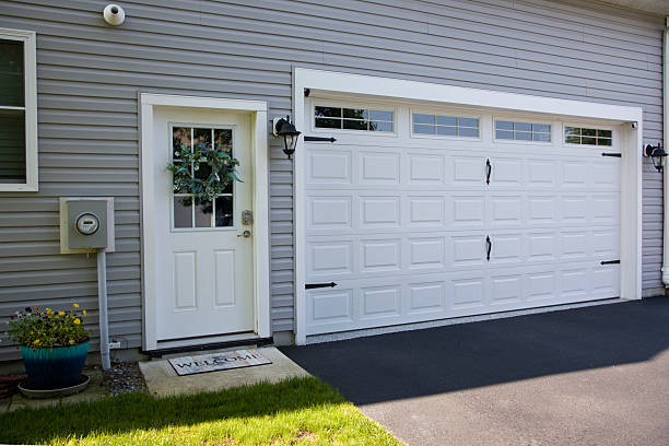 24/7 Emergency Garage Door Panel Replacement experts in Castalia, OH